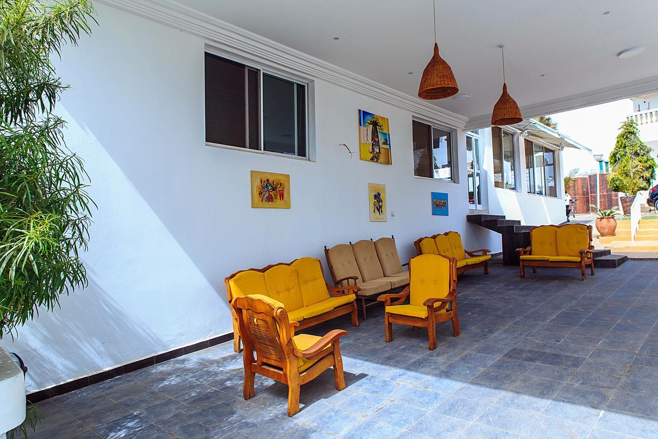 Paradise Suites Hotel Serrekunda Exterior foto